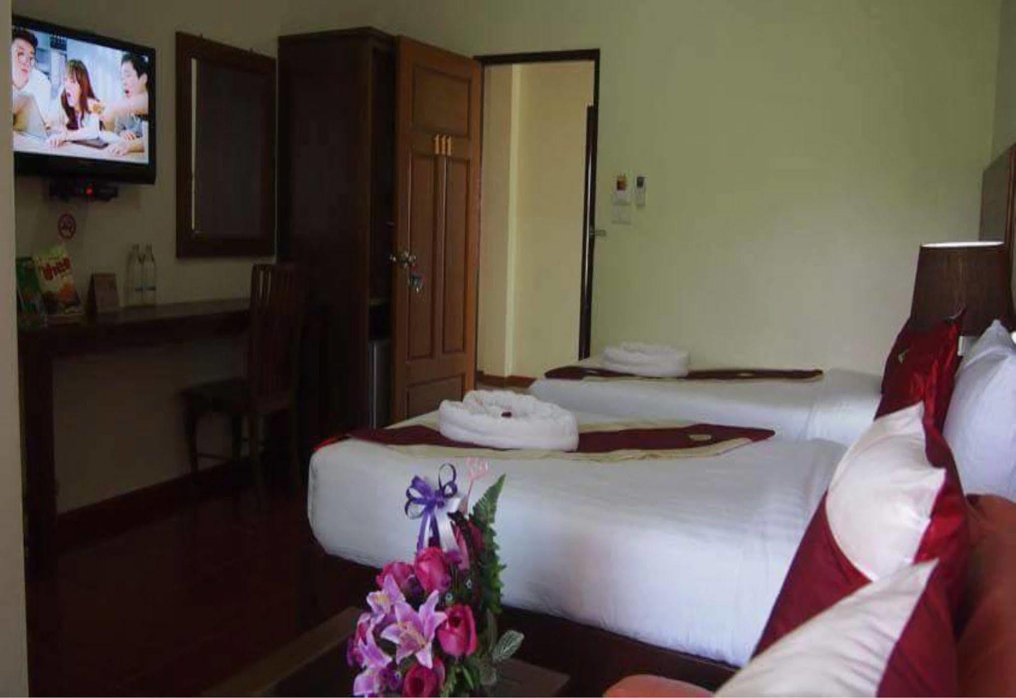 Ruen Narisra Resort Sukhothai Exterior photo